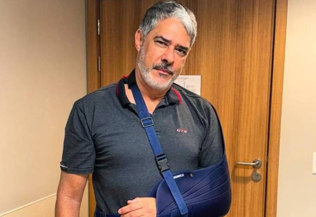 William Bonner quebra o braço e fica fora do Jornal Nacional no fim do ano