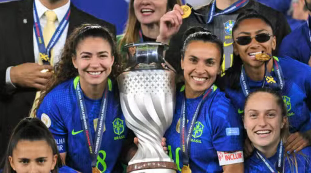 Em final emocionante, Brasil vence a Colômbia nos pênaltis e conquista a Copa América Feminina