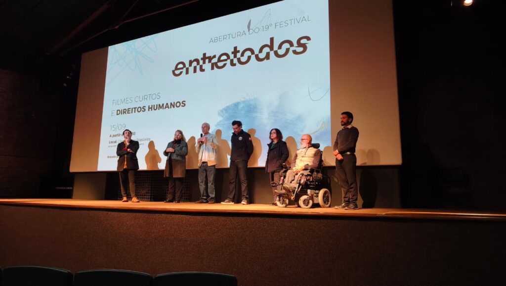 Festival ENTRETODOS chega a Caraguatatuba com cinema gratuito e oficina de roteiro; confira aqui
