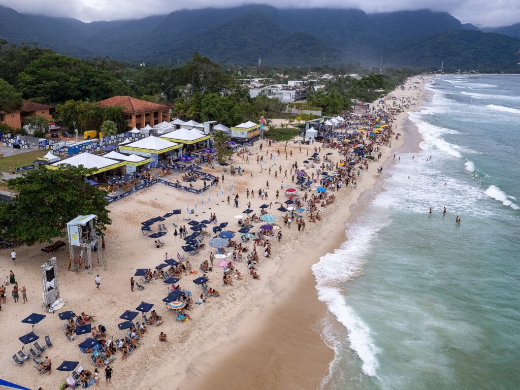 Circuito mundial com WSL, shows, esporte e programação gratuita segue em Maresias até este sábado (3)