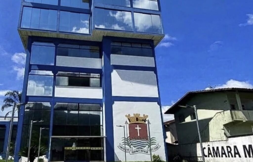 Câmara de Ubatuba derruba veto e veículos de Ilhabela podem passar a pagar TPA