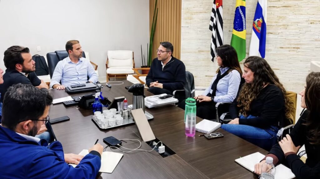 Prefeitura de Caraguatatuba cobra melhorias da Sabesp no abastecimento e na recuperação de vias