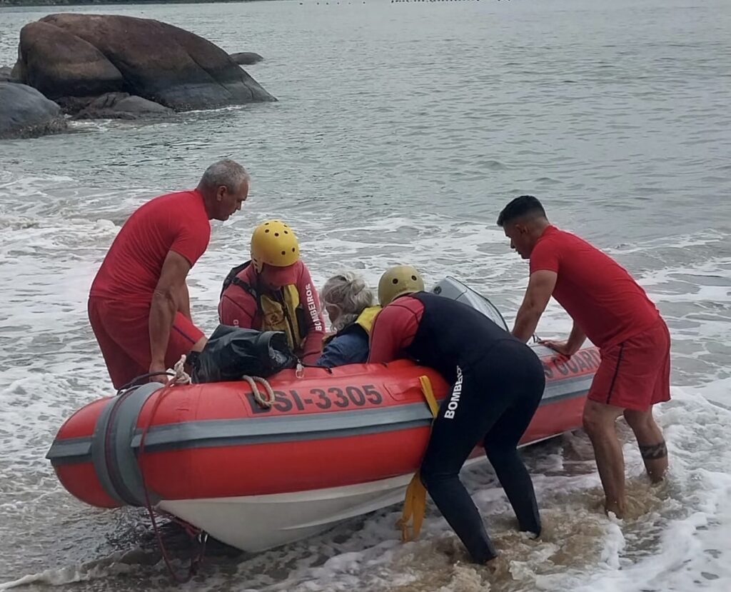 Turista argentina de 65 anos é resgatada após queda na Trilha das Sete Praias, em Ubatuba