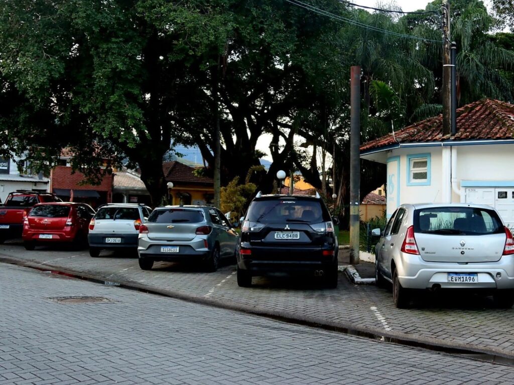 São Sebastião regulamenta Zona Azul para ampliar rotatividade e organizar estacionamento no Centro