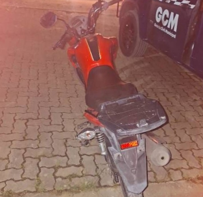 GCM Caraguá recupera motocicleta roubada durante patrulhamento no Perequê-Mirim