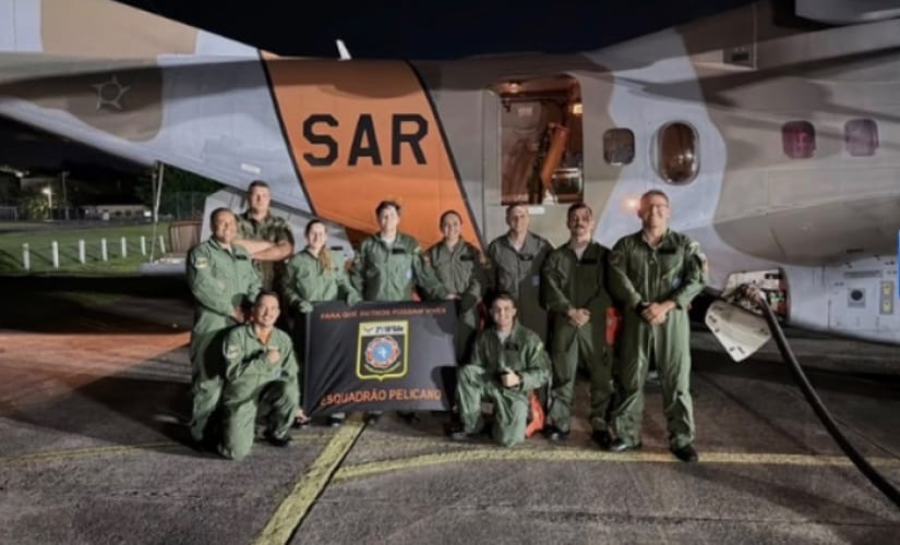 Bombeiros de São Sebastião ficam à deriva em alto-mar durante resgate e são salvos após operação da FAB