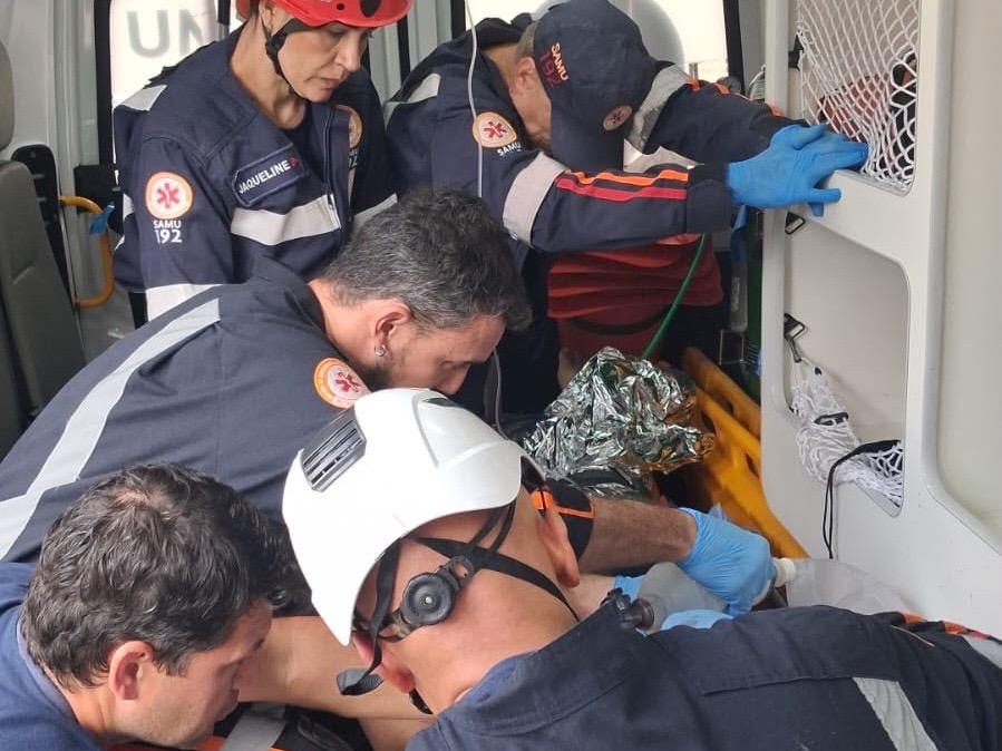 SAMU reanima mulher após parada cardíaca e socorre vítima em estado grave de acidente em São Sebastião neste domingo (18)