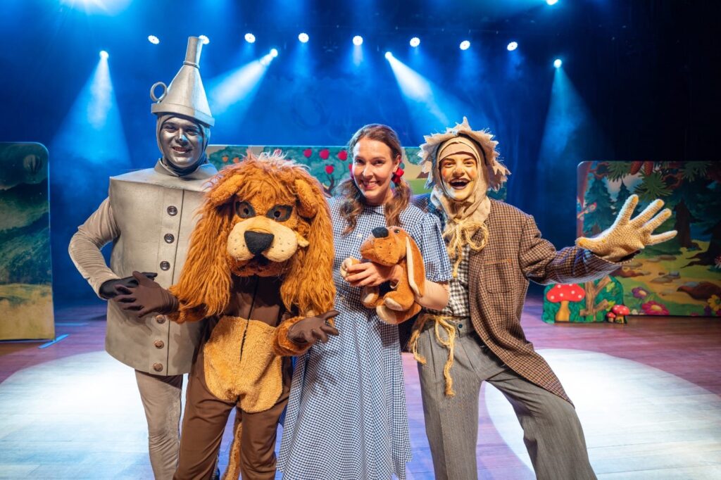 ‘O Mágico de Oz’ chega a São Sebastião neste domingo (18) com ingresso solidário no Teatro Municipal